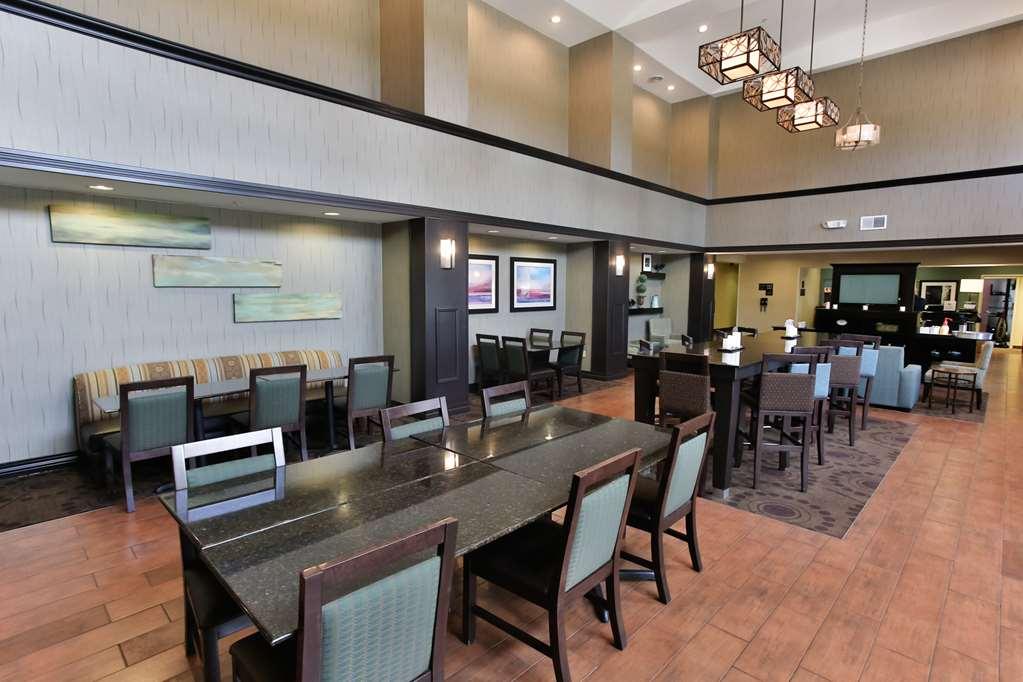 Hampton Inn & Suites Middlebury Restaurant photo
